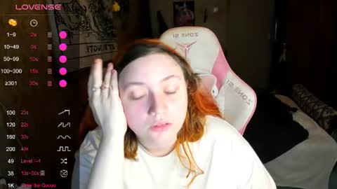 Snapshot of lily_shamy chatting on 06-15-26, 07:38 Alice online show from 06-15-26, 07:38