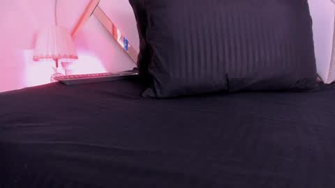 Snapshot of lily_stclair chatting on 05-20-26, 04:51 . online show from 05-20-26, 04:51