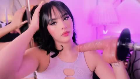 Snapshot of lily_stclair chatting on 05-26-26, 04:08 . online show from 05-26-26, 04:08