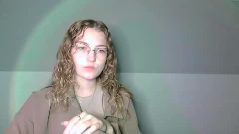 small lily online show from 09-19-25, 06:04