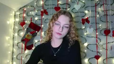 small lily online show from 11-25-25, 06:19