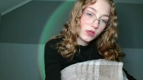 small lily online show from 02-03-26, 08:08