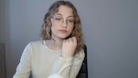 small lily online show from 03-09-26, 01:15