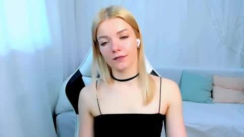 lilydavisss online show from 04-13-26, 02:28