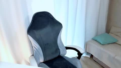 lilydavisss online show from 07-28-26, 04:08