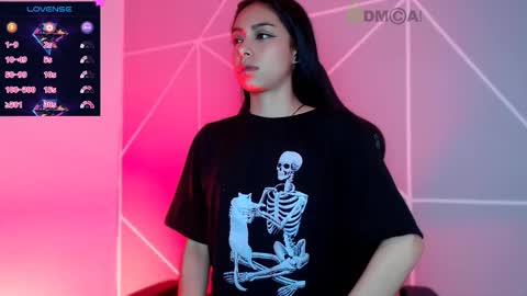 Snapshot of lilylouisee_ chatting on 10-27-25, 12:53 Liliana louise online show from 10-27-25, 12:53