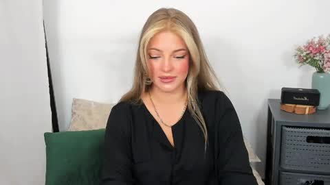 Snapshot of lilylovely26 chatting on 06-04-26, 05:57 Lily online show from 06-04-26, 05:57