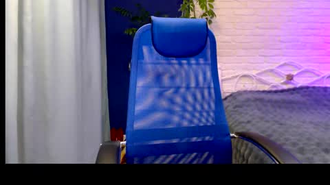 Lily online show from 11-11-25, 07:52