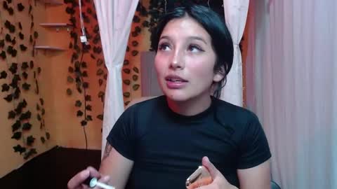 Snapshot of lilymoon_018 chatting on 05-05-26, 01:08 lilymoon_018 online show from 05-05-26, 01:08