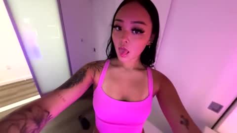 lilypowpow online show from 12-01-25, 04:06