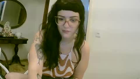 Snapshot of lilyswear chatting on 02-25-25, 09:46 lilyswear online show from 02-25-25, 09:46