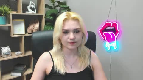 Lily online show from 03-25-26, 07:25