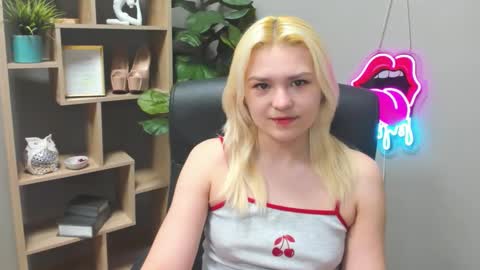 Lily online show from 03-27-26, 07:36