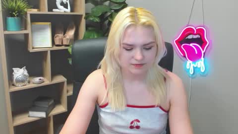 Lily online show from 03-27-26, 08:26