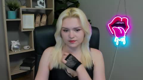 Lily online show from 03-30-26, 06:25