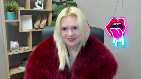 Lily online show from 04-01-26, 01:41
