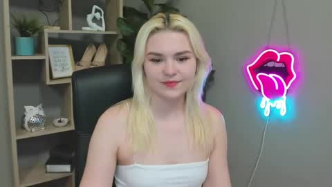 Lily online show from 04-11-26, 07:13