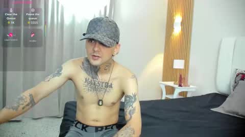 Snapshot of lilyth_adam chatting on 11-14-25, 07:45 Lilythadam online show from 11-14-25, 07:45