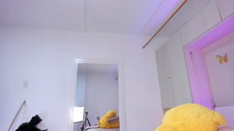 Snapshot of lilywhitee1 chatting on 06-20-26, 04:26 lilywhitee1 online show from 06-20-26, 04:26