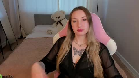 Lilly Lark online show from 05-04-26, 01:23