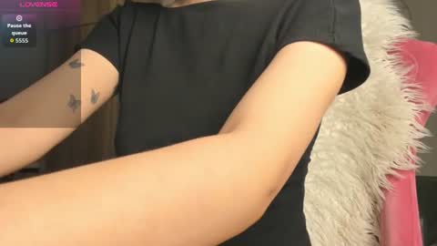 Snapshot of lilyychoii22 chatting on 06-11-26, 03:32 Lily online show from 06-11-26, 03:32