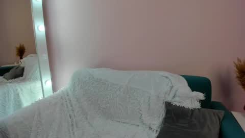 Lina blueeyed    GMT3 1100-1700 Mon Wed Thu Sat Sun online show from 01-22-25, 01:00