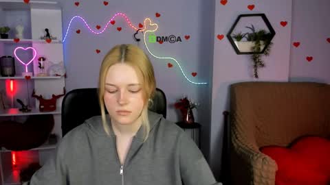 lina_fox12 online show from 04-08-26, 12:05