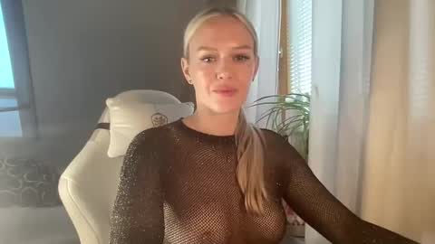 lina_frost online show from 12-19-25, 12:01