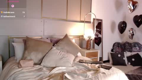 Snapshot of lina_montclair chatting on 10-10-25, 10:31 Lina online show from 10-10-25, 10:31