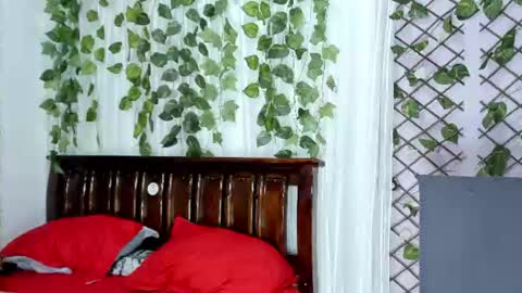 Snapshot of lina_paola chatting on 06-11-26, 12:32 paola online show from 06-11-26, 12:32