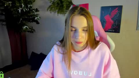 Snapshot of lina_reeds chatting on 12-20-25, 01:02 LINA online show from 12-20-25, 01:02