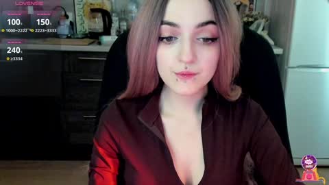 Snapshot of lina_tyaan chatting on 02-07-25, 08:11 Lina 3 1715622743 online show from 02-07-25, 08:11