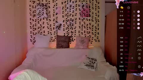 Snapshot of linablossom chatting on 12-04-25, 08:23 Lina online show from 12-04-25, 08:23