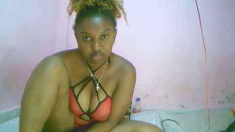 Snapshot of linah1123 chatting on 10-14-25, 11:44 linah1123 online show from 10-14-25, 11:44