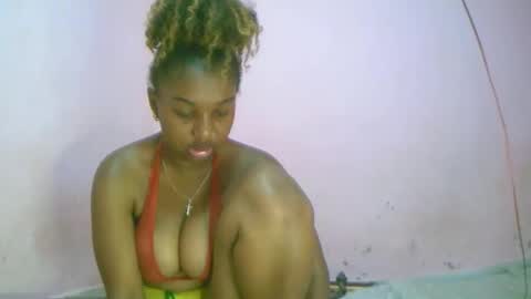 Snapshot of linah1123 chatting on 10-19-25, 05:08 linah1123 online show from 10-19-25, 05:08