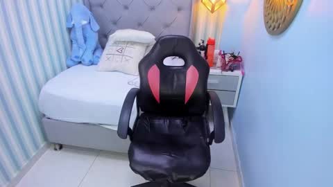 Snapshot of linastark chatting on 01-20-25, 03:15 L I N A online show from 01-20-25, 03:15