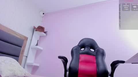 Snapshot of linastark chatting on 11-26-25, 04:02 L I N A online show from 11-26-25, 04:02