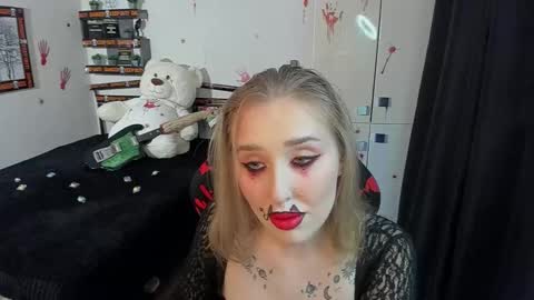 Lina online show from 10-27-25, 10:36