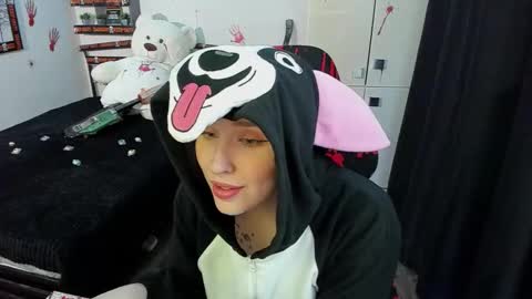 Lina online show from 10-31-25, 09:49