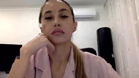 Snapshot of linavora chatting on 12-04-25, 01:53 linavora online show from 12-04-25, 01:53