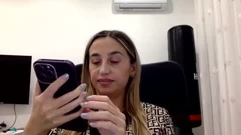 Snapshot of linavora chatting on 12-13-25, 08:14 linavora online show from 12-13-25, 08:14