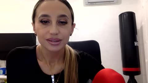 Snapshot of linavora chatting on 02-14-26, 08:05 linavora online show from 02-14-26, 08:05