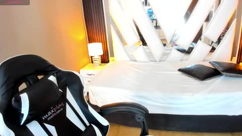  Linda  online show from 11-19-25, 06:19