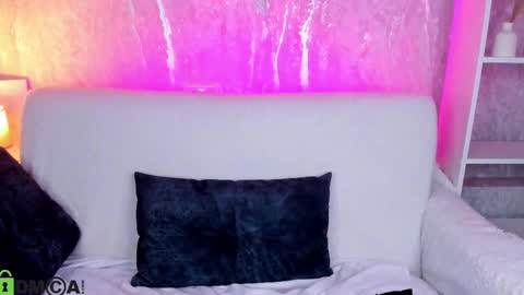 Snapshot of linda__bryant chatting on 02-18-26, 01:01 Linda GMT2 Mon Tu Fri Sa Su 0300am-1000 am online show from 02-18-26, 01:01