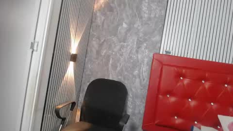 Linda online show from 04-25-26, 01:41