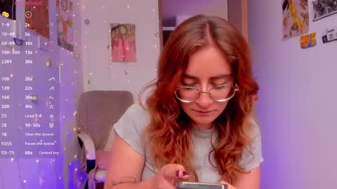 Giggles  online show from 09-19-25, 02:29