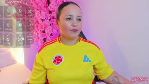 Snapshot of linda_rios_ chatting on 06-23-26, 06:39 L I N D A online show from 06-23-26, 06:39