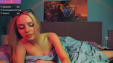 Snapshot of linda_roxy chatting on 12-15-24, 06:37 Linda online show from 12-15-24, 06:37