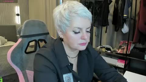 Linda Zefir online show from 04-20-26, 01:08