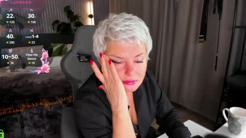 Linda Zefir online show from 05-09-26, 01:22
